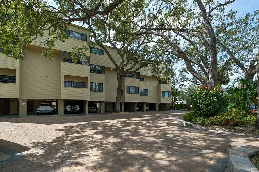 1740 Alderman St #8