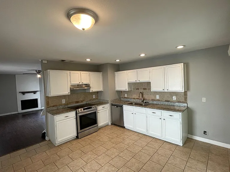 5940 Glacier Sun Dr — Photo 2