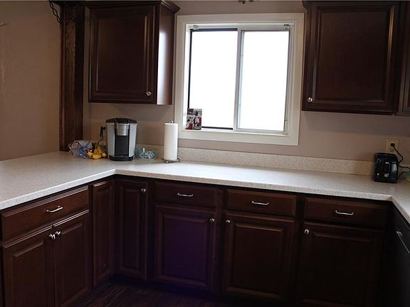 4th image of 824 S 32nd St