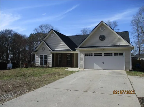 561 Old Loganville Rd, Loganville, GA 30052