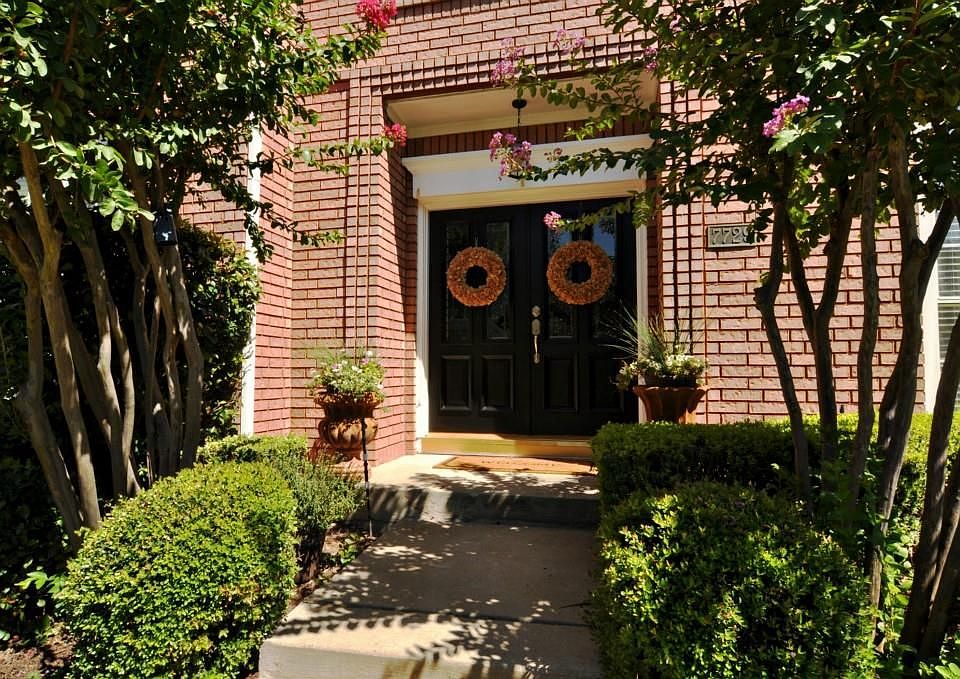 7729 Pine St, Irving, TX 75063 Zillow