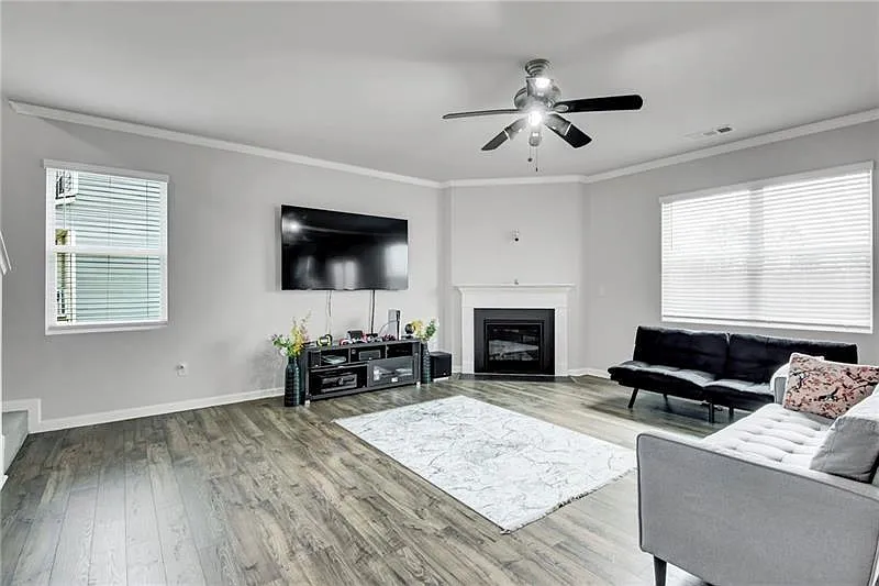 5 bed, 3.0 bath, 2845 sqft, $3,500 — Photo 4