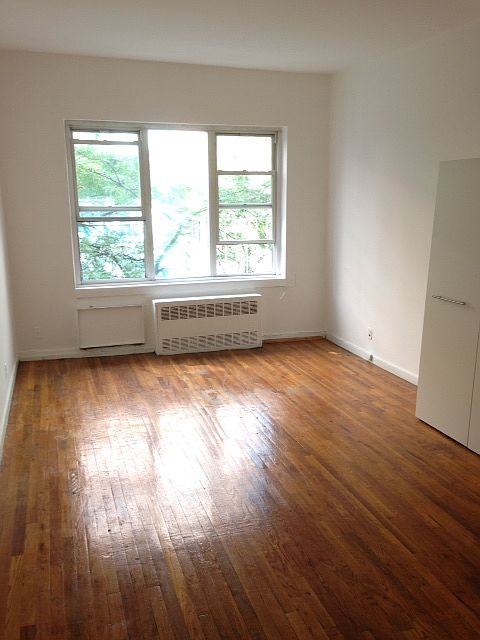 1st image of 450 W 58th St APT 4K
