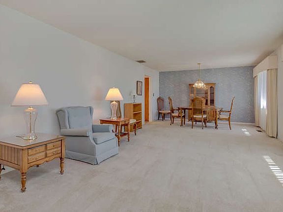 2nd image of 1801 Donner Ct
