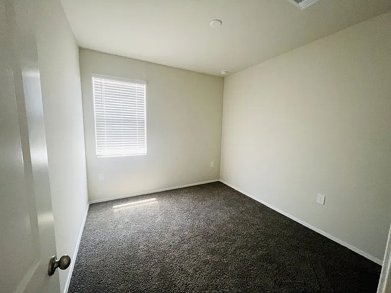 35433 W San Alvarez Ave — Photo 3