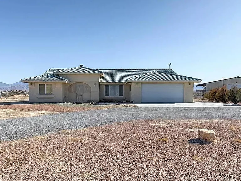 9721 Oakridge Ave — Photo 1