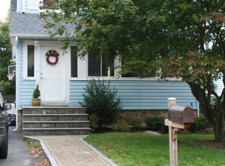 19 Merton St, New Rochelle, NY 10801