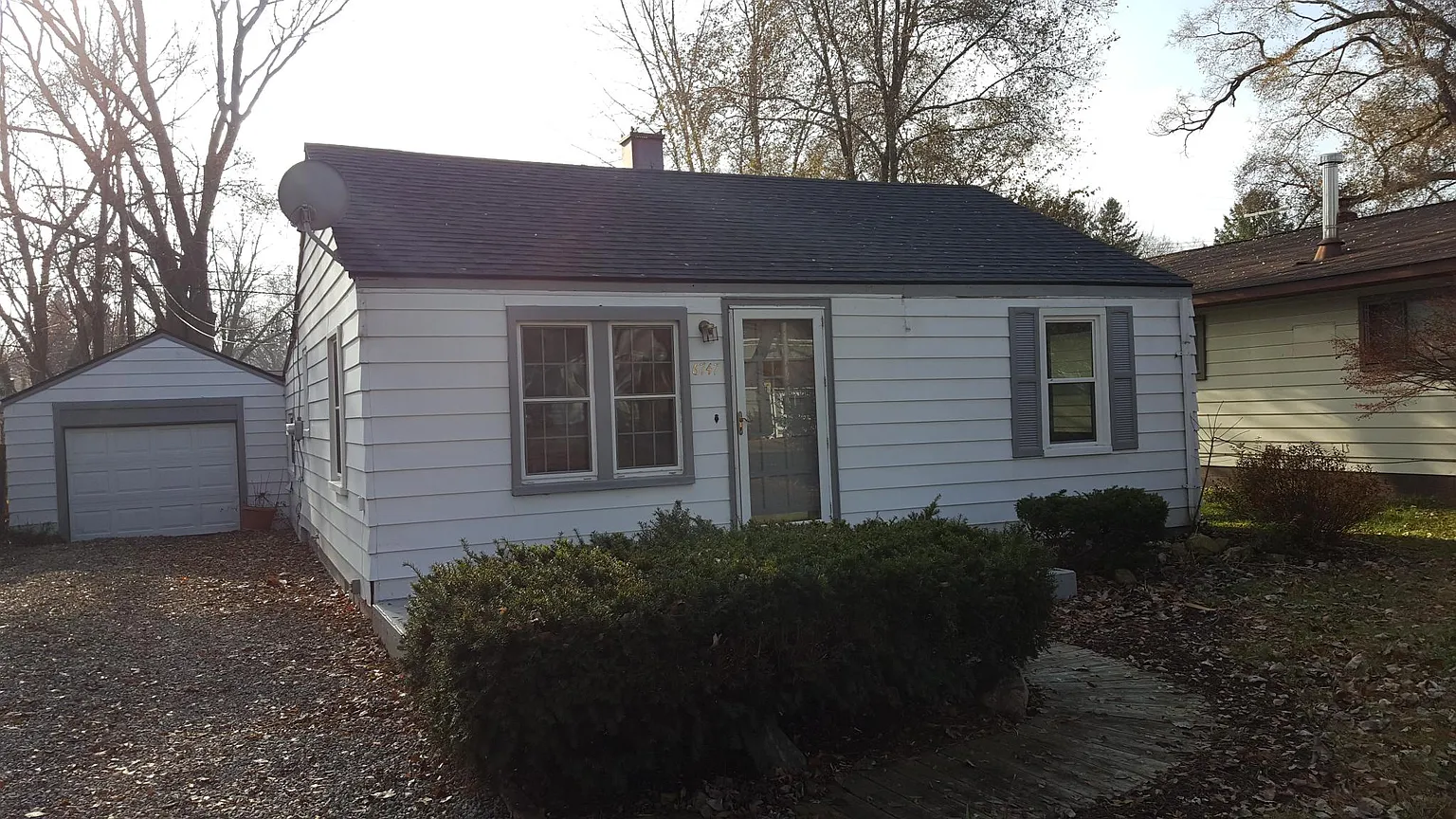 6747 Saline Dr photo 1