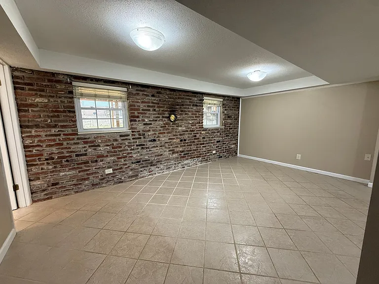 220 Brampton Rd — Photo 25