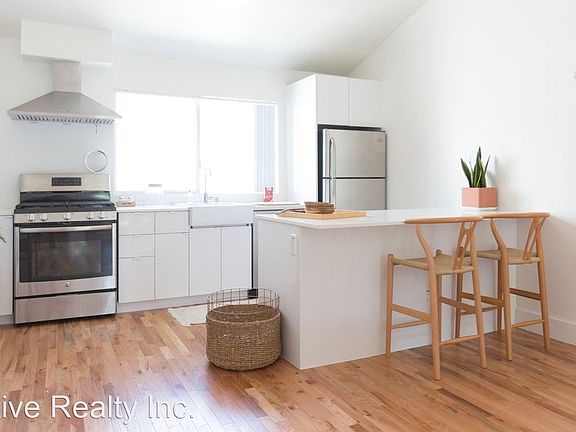 5th image of 609 N Benton Way #5