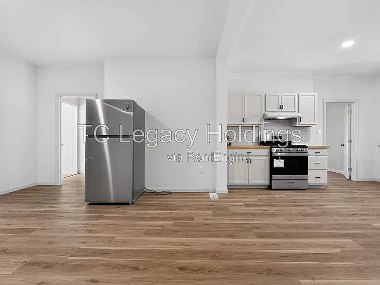 87 Crisfield St — Photo 7