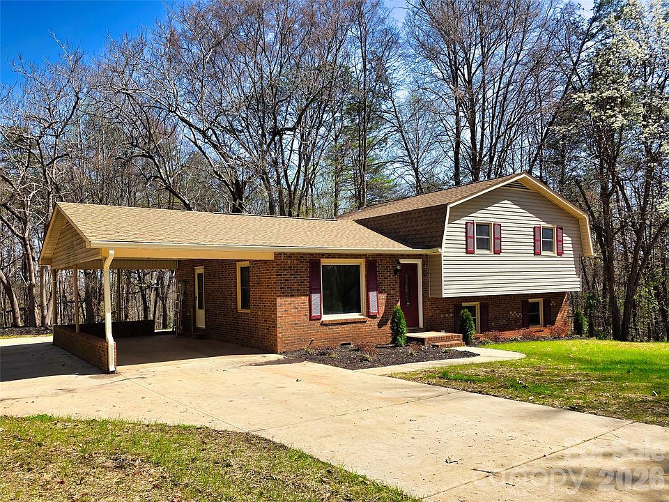 1st image of 323 Mount Bethel Rd