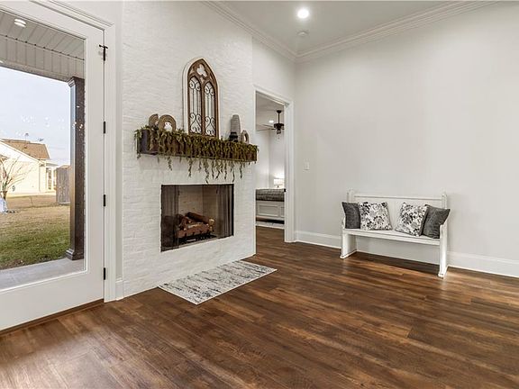 5th image of 120 Monarch Cv