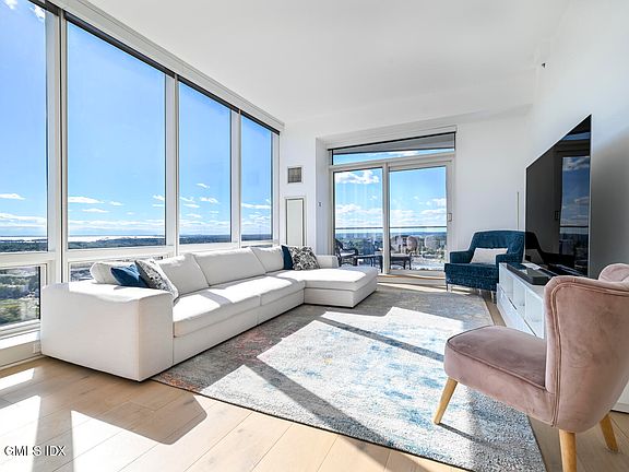 3rd image of 1 Broad St #Penthouse 33a