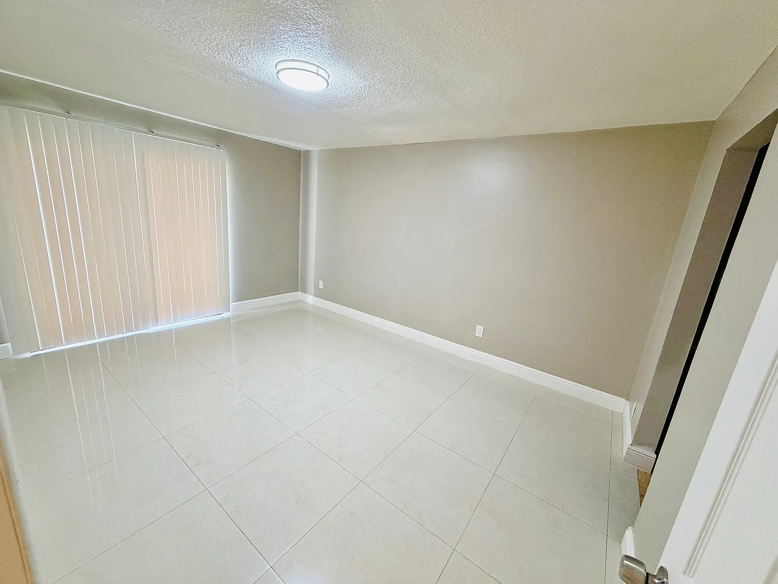 581 N University Dr — Photo 4