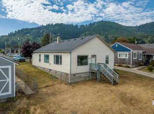 107 2nd St, Garibaldi, OR 97118