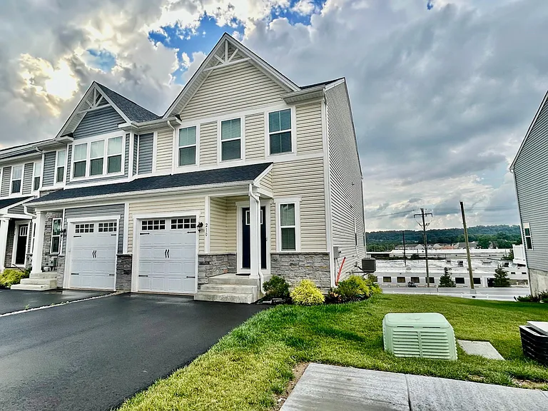 210 Chase Dr — Photo 2