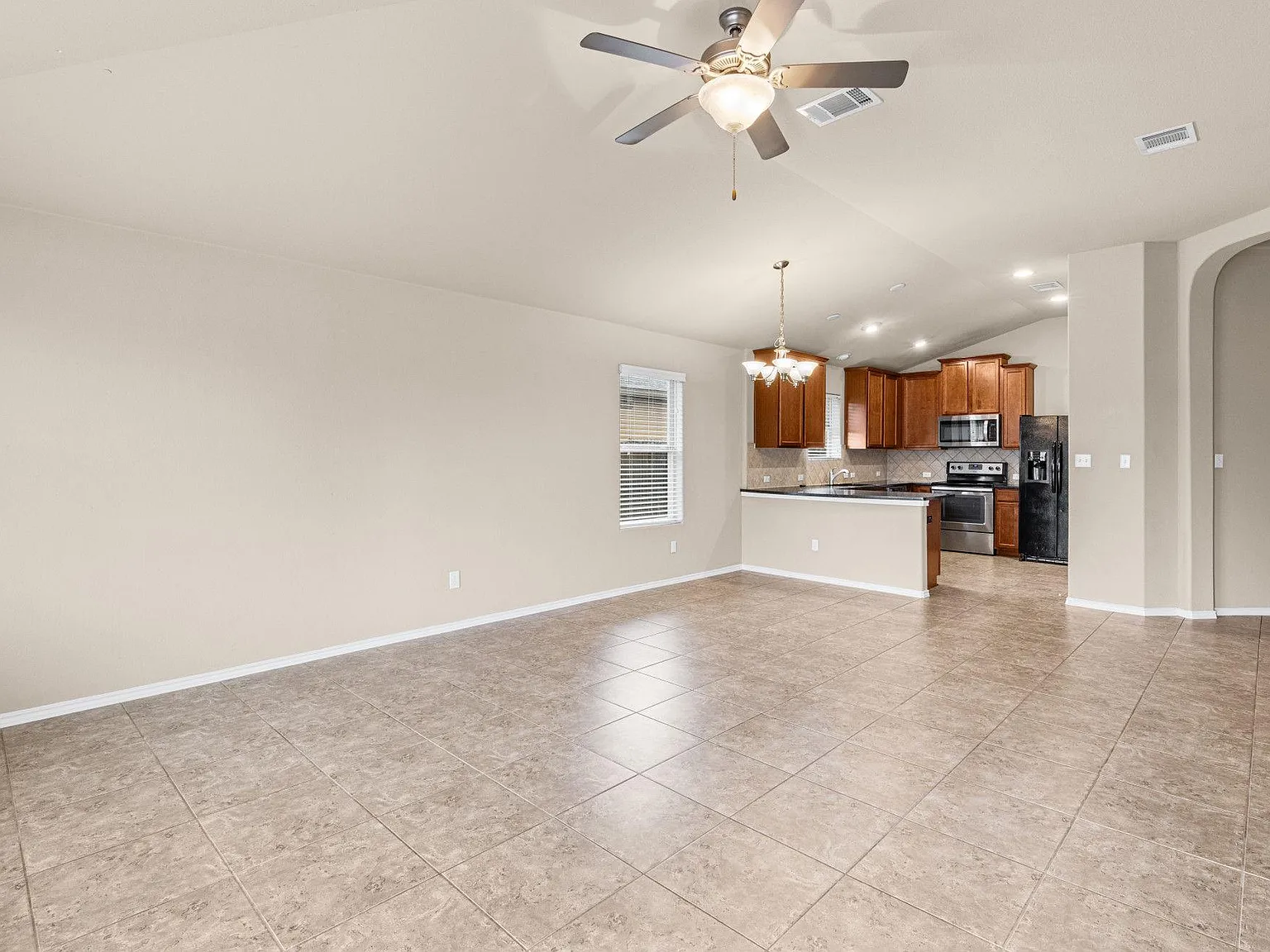 3 bed, 2.0 bath, 1473 sqft, $1,900 — Photo 4