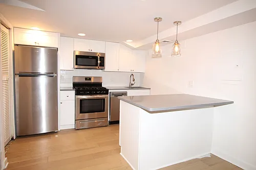 Spacious 2 bedroom unit in a great area in Graduate hospital Photo 1