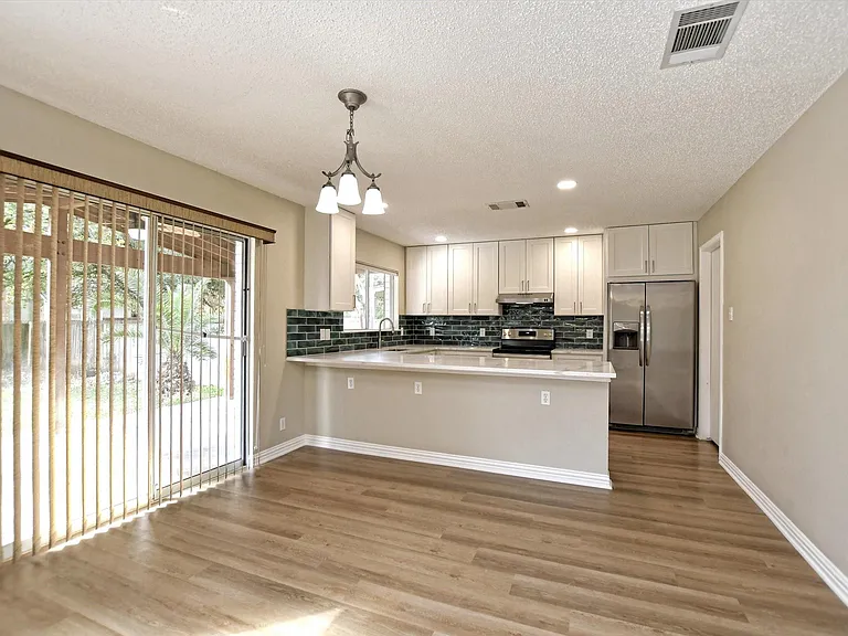1307 Chalk Ln — Photo 10