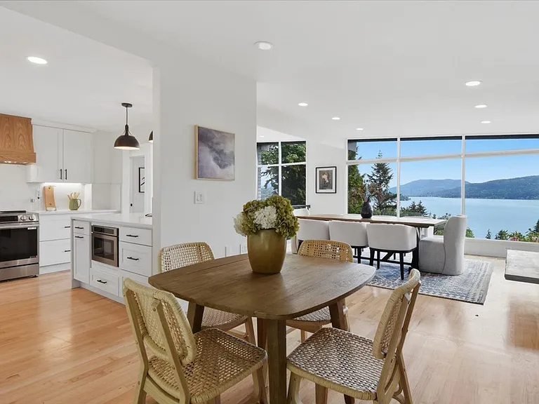 639 W Lake Sammamish Pkwy NE — Photo 2