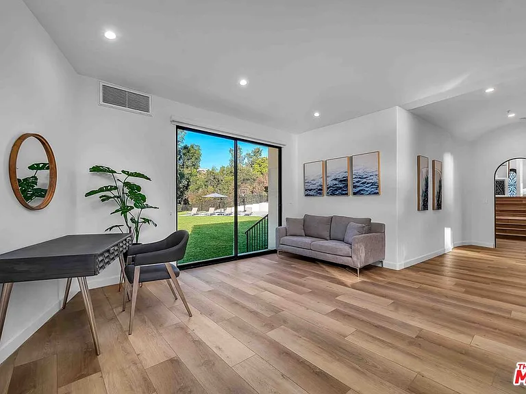 350 Bellino Dr — Photo 6