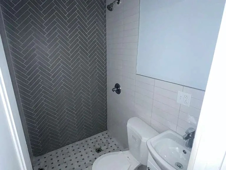 467 Ferry St #1F — Photo 2