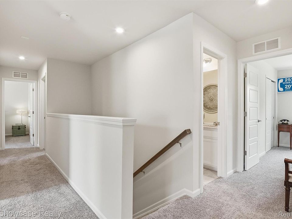 1592 Beachwood Dr, photo 22