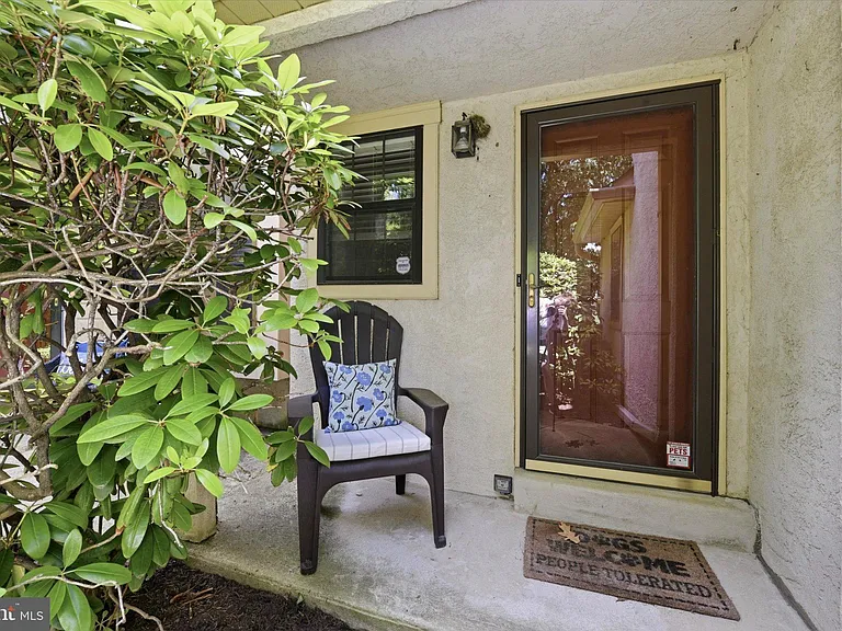 158 Mansion House Dr — Photo 3