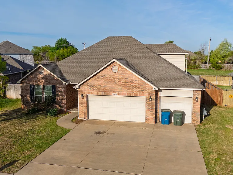 2801 Sunflower Dr — Photo 3