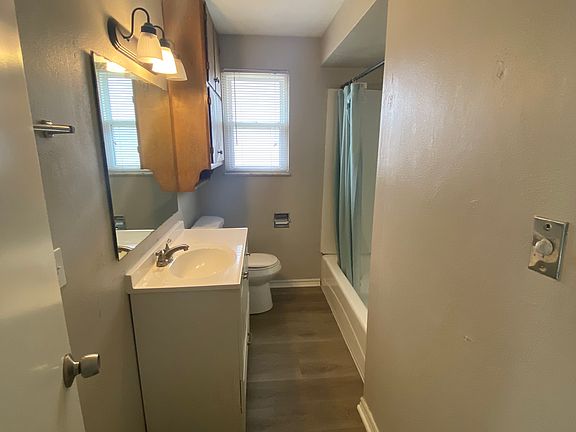 5th image of 501 E Staat St