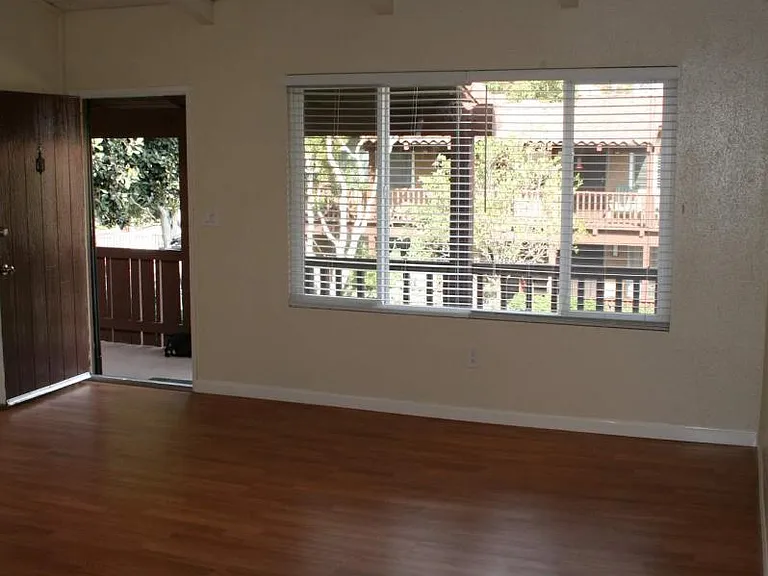 1000 W Macarthur Blvd #68 — Photo 2