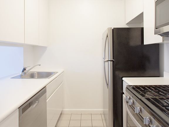 3rd image of 222 Riverside Dr #8F