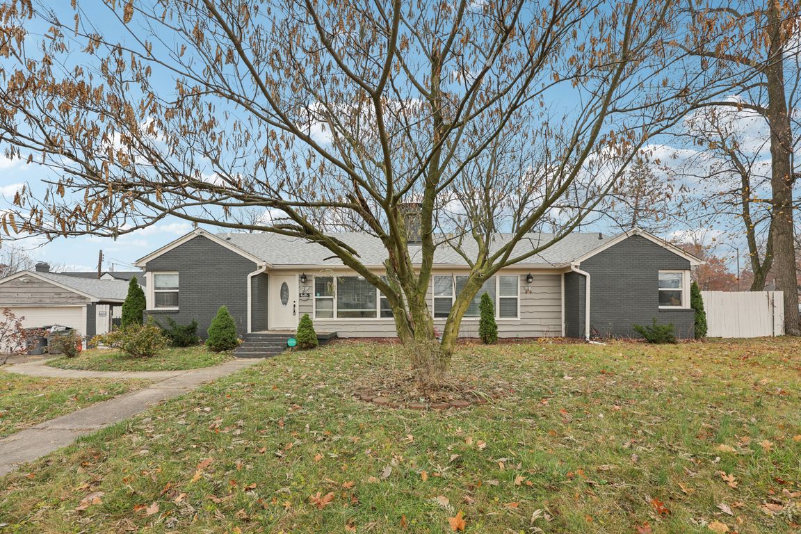 Denwood Dr-S2211-001.jpg