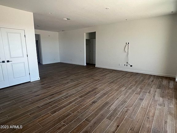 3rd image of 22758 N ROBERTSON Court