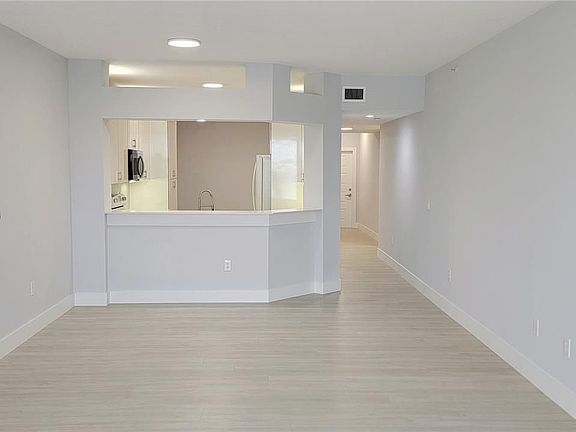 3rd image of 10730 NW 66th St APT 511