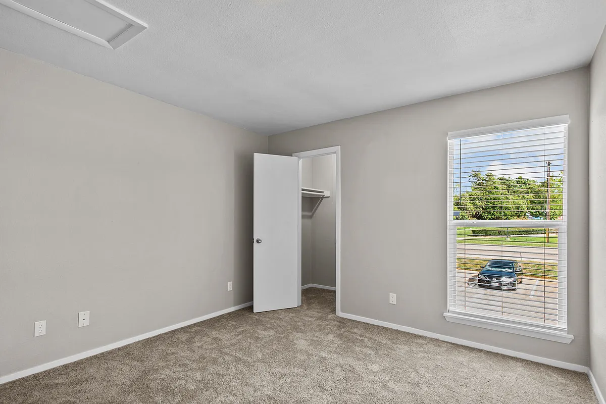 Building Photo - Kennington Apartments