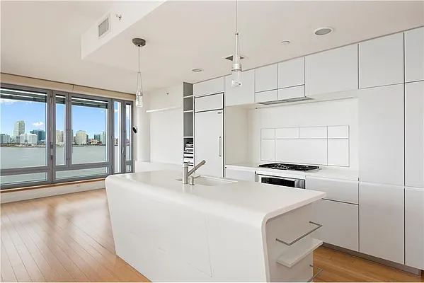 Rented by R New York | media 23