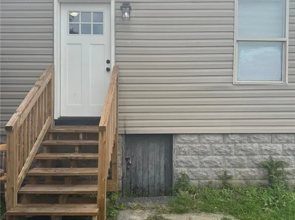 161 5th Ave, Sharon, PA 16146