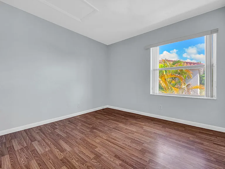 10820 Buttonwood Lake Dr — Photo 17