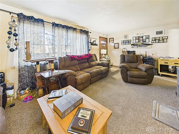 3rd image of 104 Hilltop Dr