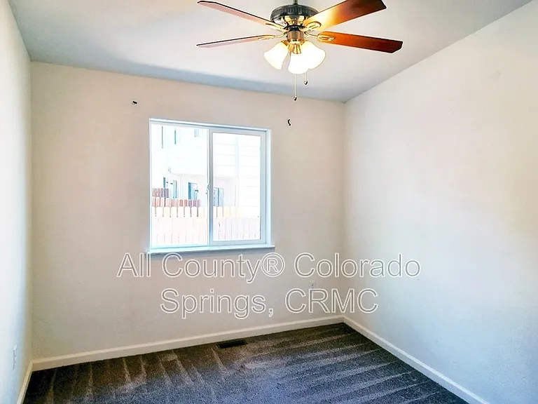 53 Royal Crest Dr — Photo 10