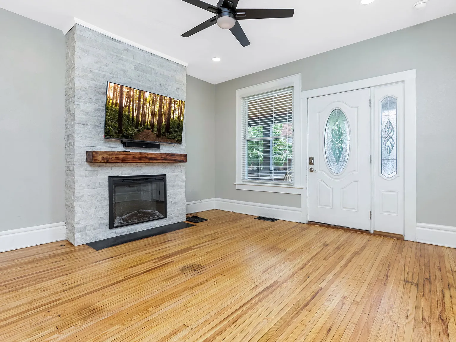 4 bed, 1802 sqft, $2,350 — Photo 2