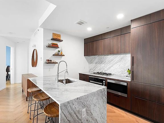 3rd image of 805 Washington Ave #5A