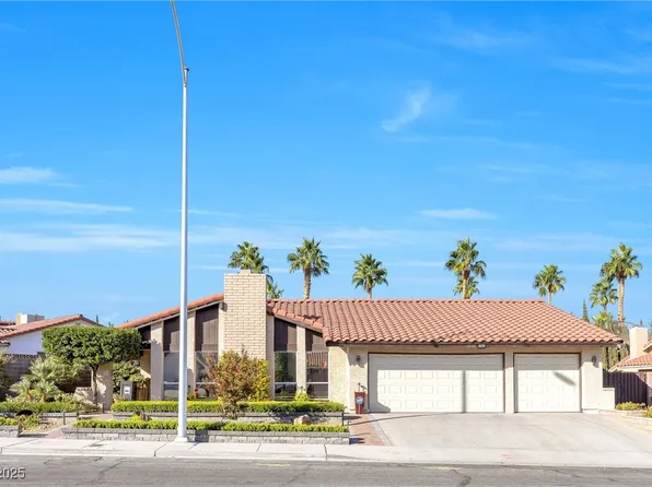 8620 Cremona Dr, Las Vegas, NV 89117