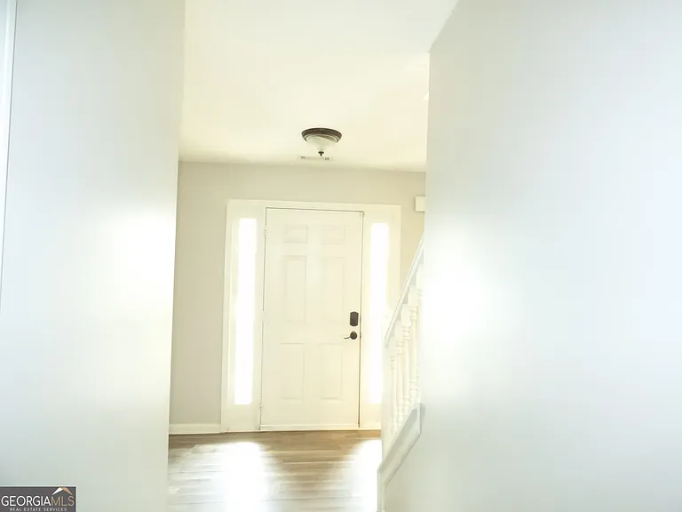 1465 April Ln — Photo 8