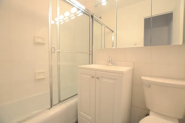 Rented by Manhattan Realty Group | media 4