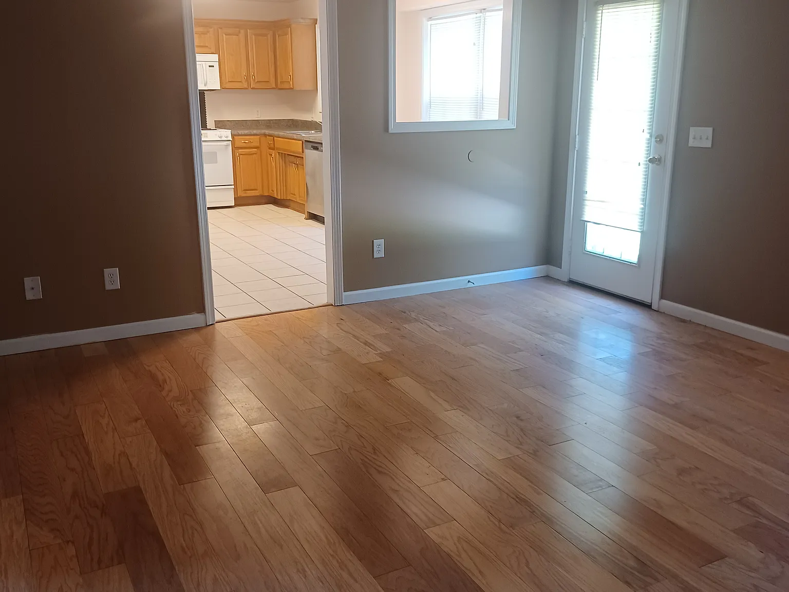 3 bed, 1184 sqft, $1,950 — Photo 4