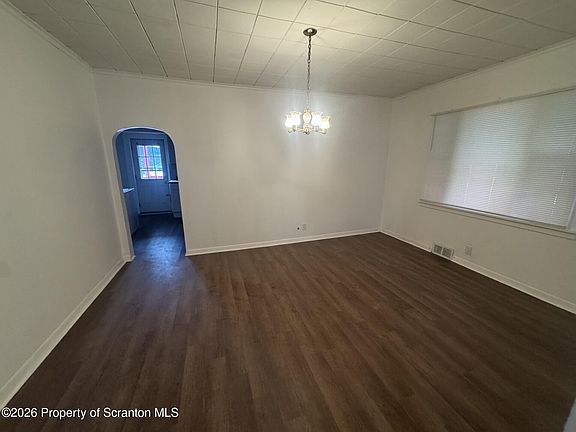 5th image of 209 S Main Ave