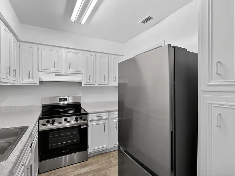Foxcroft Apartments — Photo 12